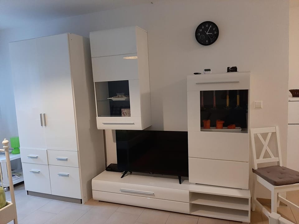 Communal lounge/ TV room, TV and multimedia