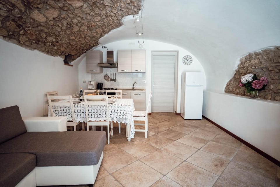 Kitchen or kitchenette, Living room, Dining area, pet friendly, stove