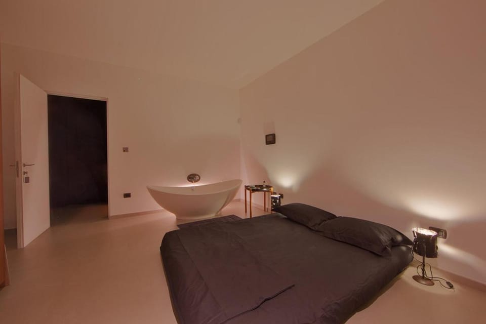 Bed, Photo of the whole room