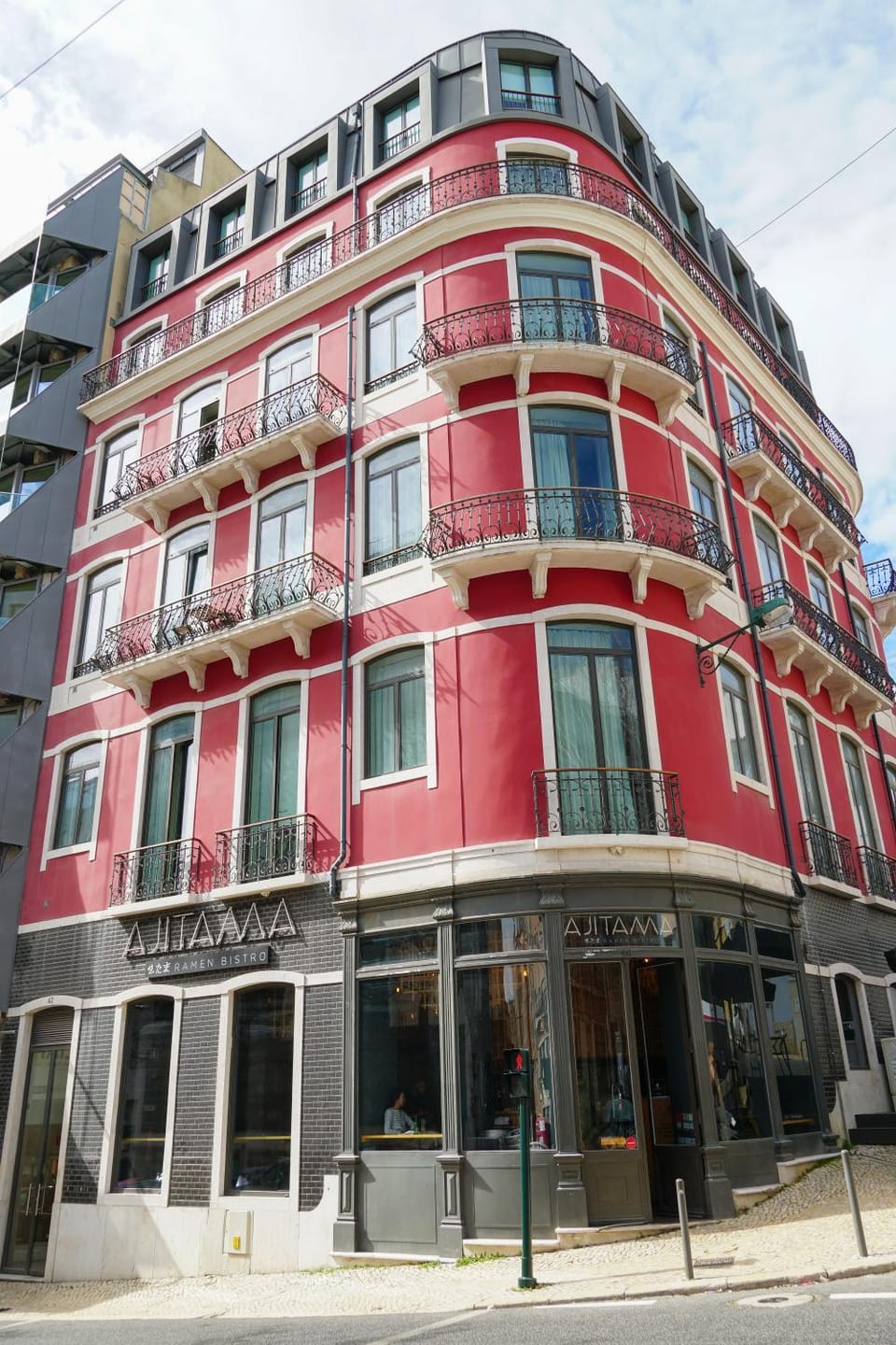 Restaurant/places to eat, Facade/entrance, Bird's eye view