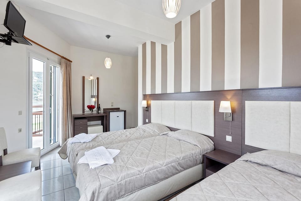 Bedroom, City view, Sea view