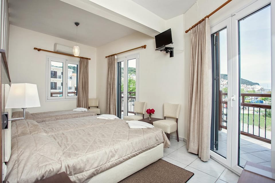 Bedroom, City view, Sea view