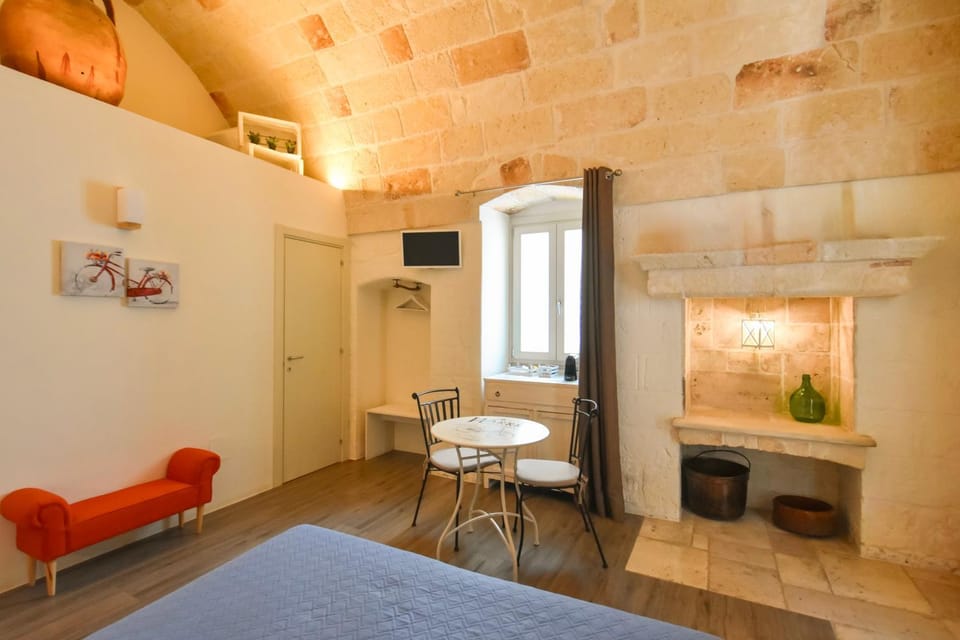 Bed, Kitchen or kitchenette, Living room, Photo of the whole room, Bedroom