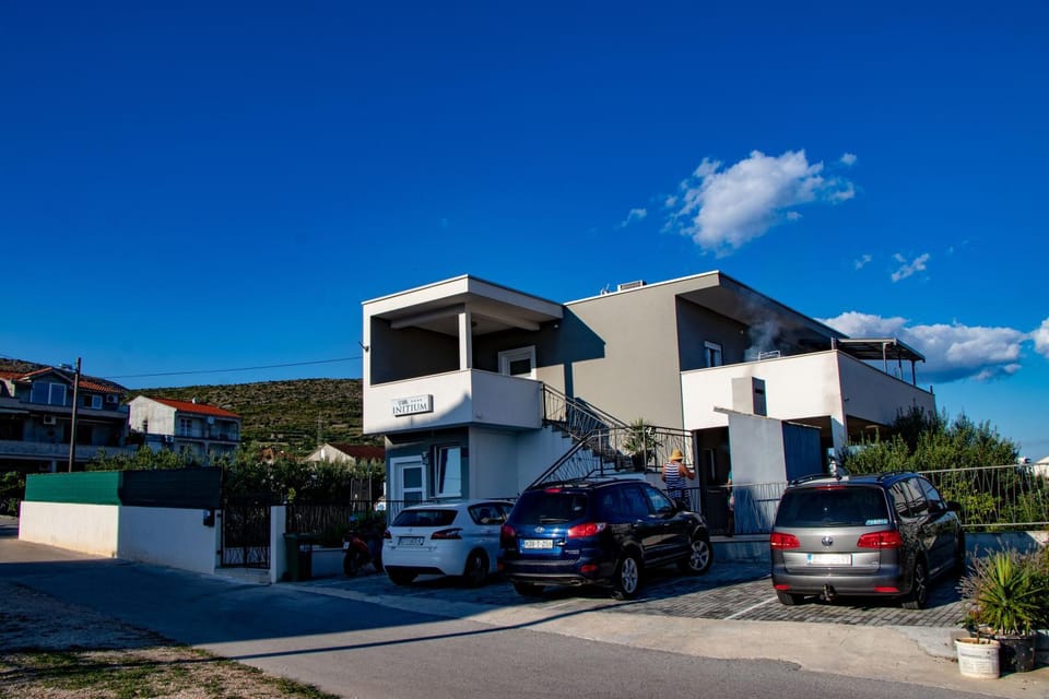 Property building, Neighbourhood