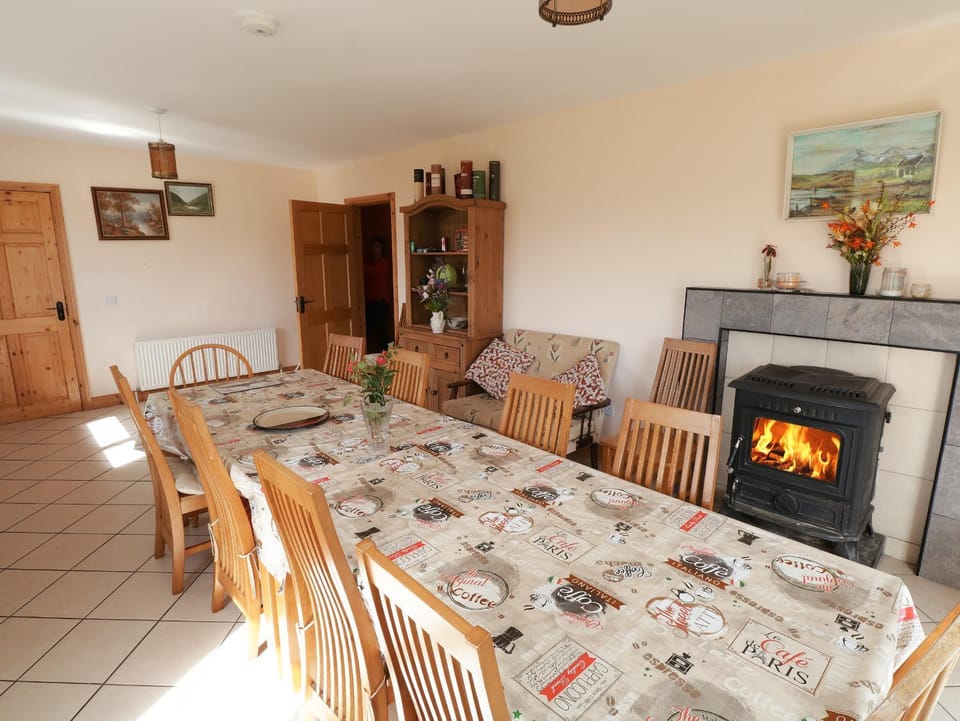 Lough Mask Road Fishing Lodge House in County Mayo