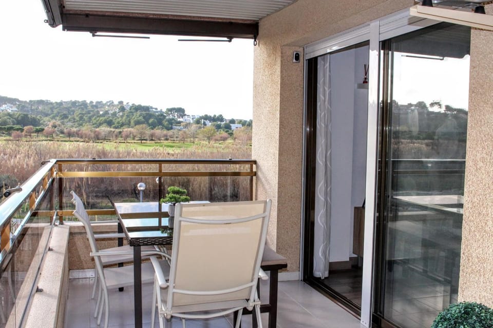 Balcony/Terrace, Mountain view, Street view