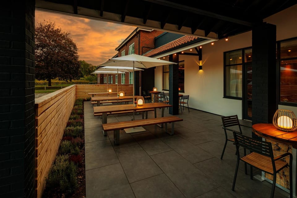 Patio, Restaurant/places to eat, Balcony/Terrace, Seating area