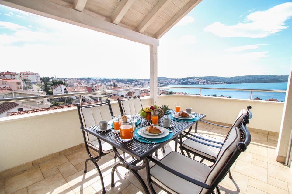 Balcony/Terrace, Balcony/Terrace, Seating area, Sea view, Quiet street view