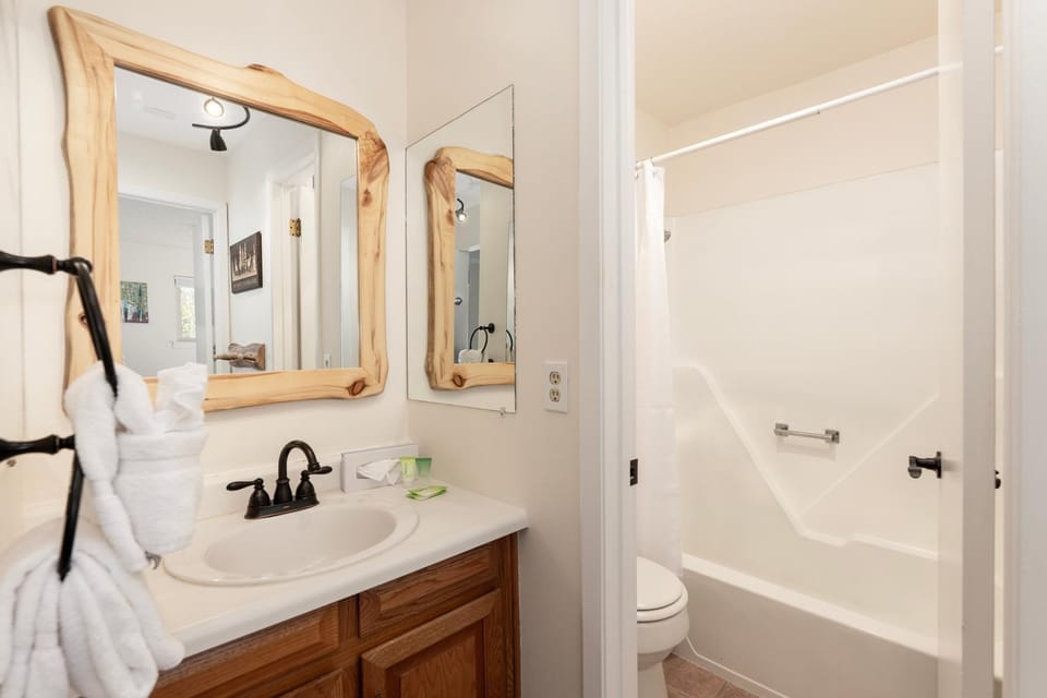 Shower, Toilet, Bathroom, Bath, furniture, towels
