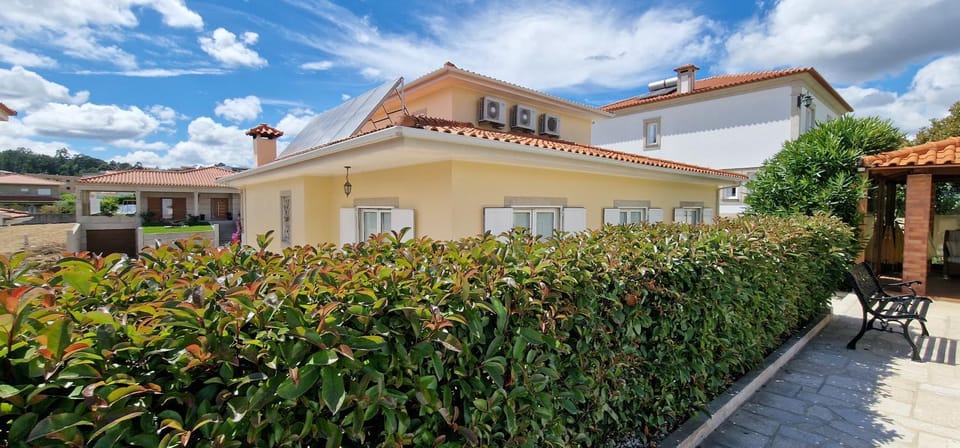 Afonso's House Alpendurada Bed and Breakfast in Porto District