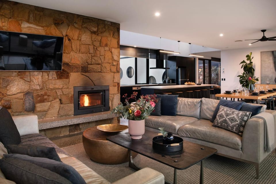 Communal lounge/ TV room, TV and multimedia, Living room