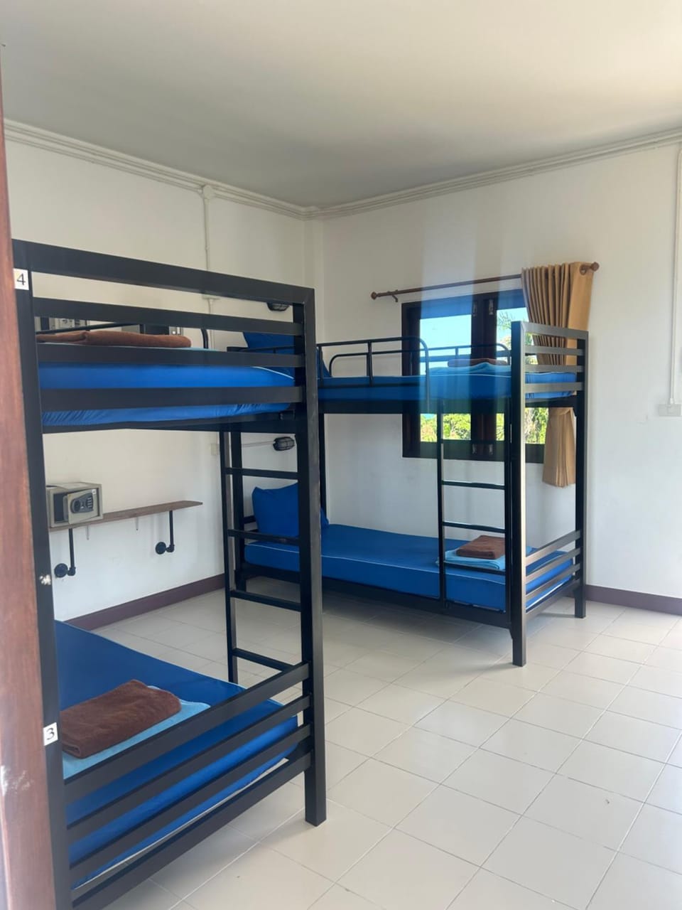 Sea Breeze Backpacker Hostel in Ban Tai