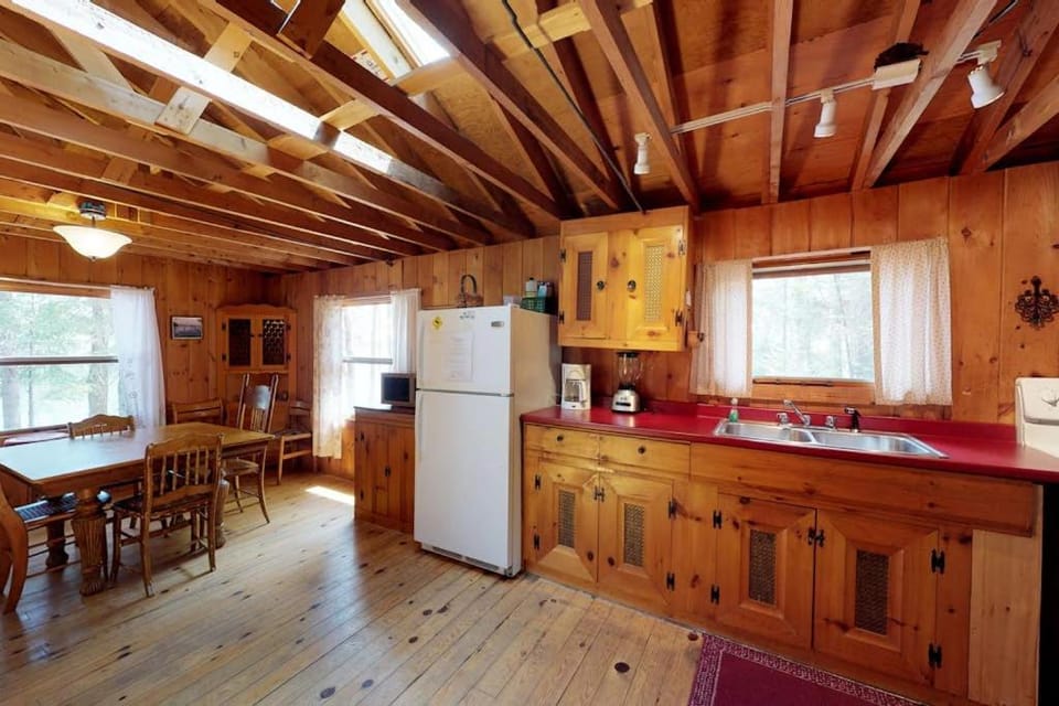 Coffee/tea facilities, Kitchen or kitchenette, oven, kitchen