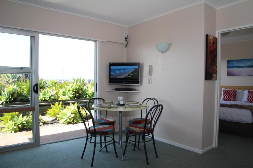 Garden, TV and multimedia, Balcony/Terrace, Photo of the whole room, Dining area, Bedroom, Garden view, Pool view