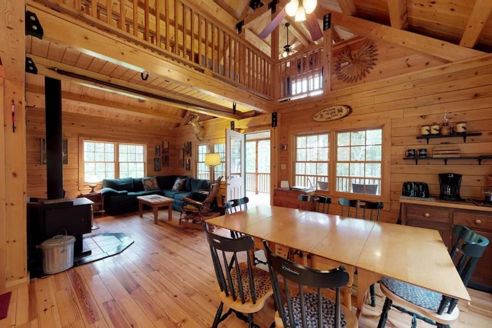 Bobcat Cabin Cabin in Moosehead Lake