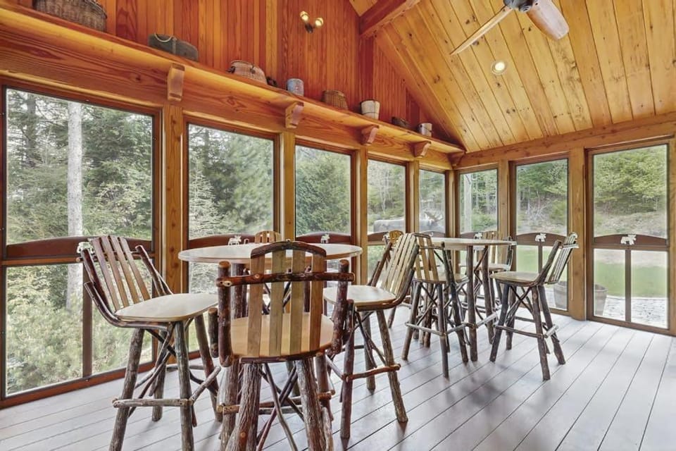 Day, Dining area