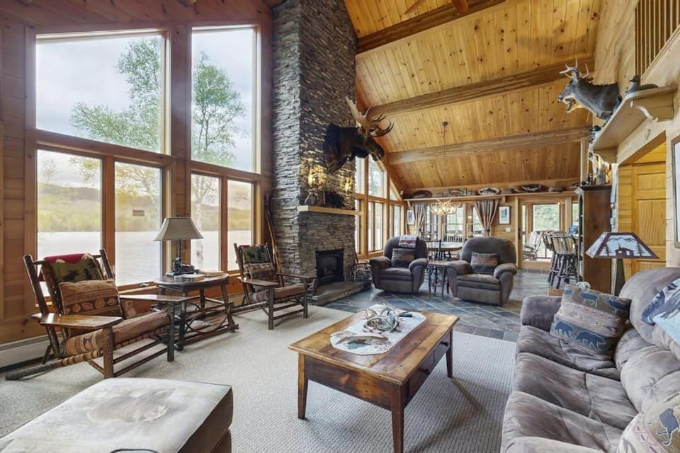 Living room, Seating area
