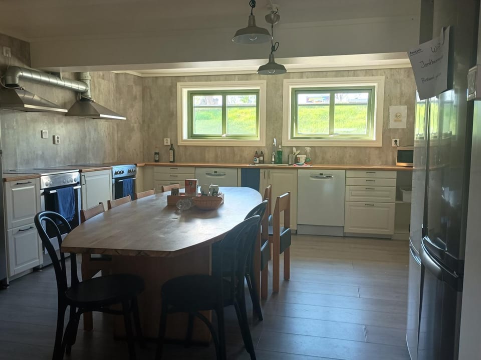 Kitchen or kitchenette, Dining area, dishwasher, oven, stove