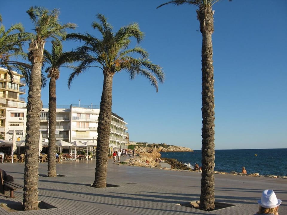 Neighbourhood, Beach