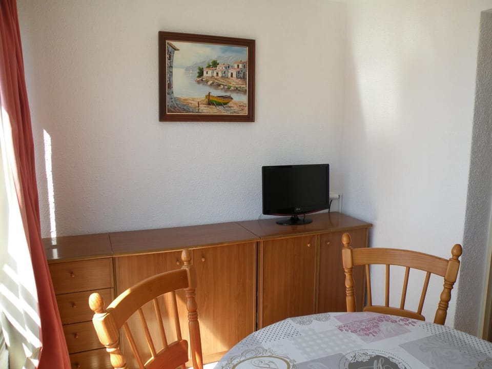 TV and multimedia, Living room, Dining area