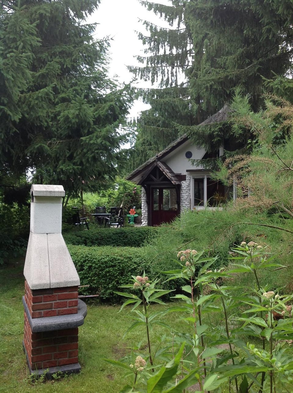Facade/entrance, BBQ facilities, Garden