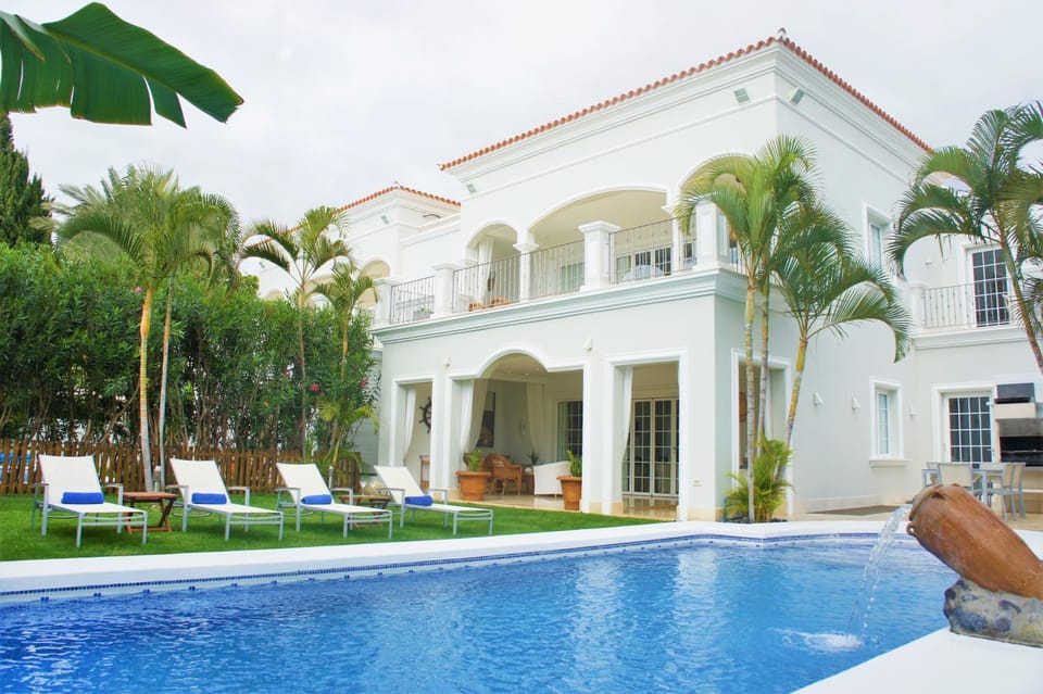Property building, Garden, Garden view, Swimming pool