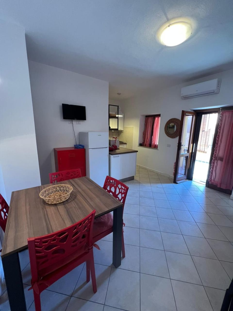 Trilocale climatizzato con cortile House in San Teodoro