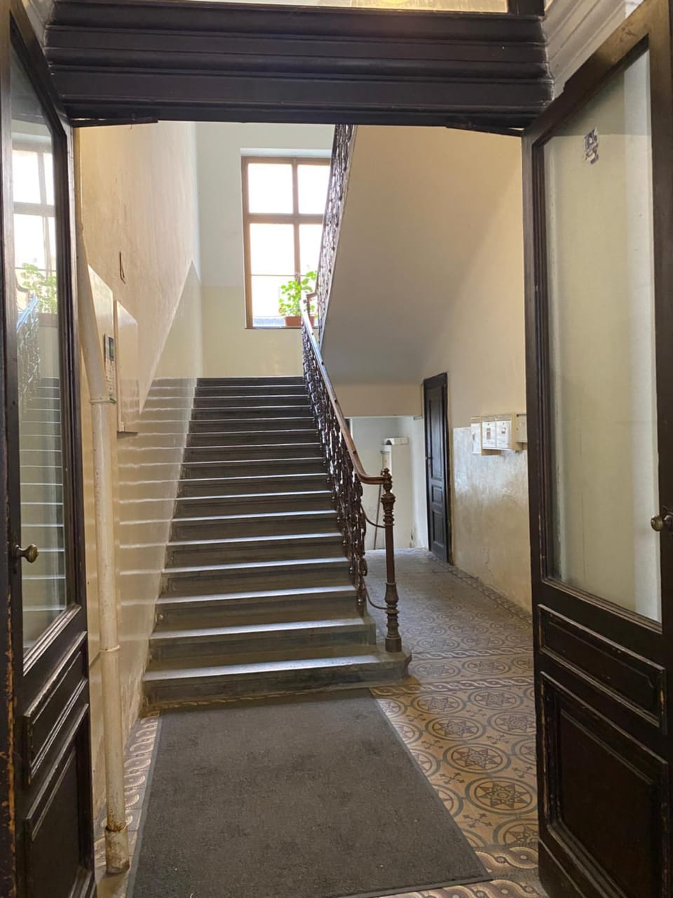 Facade/entrance