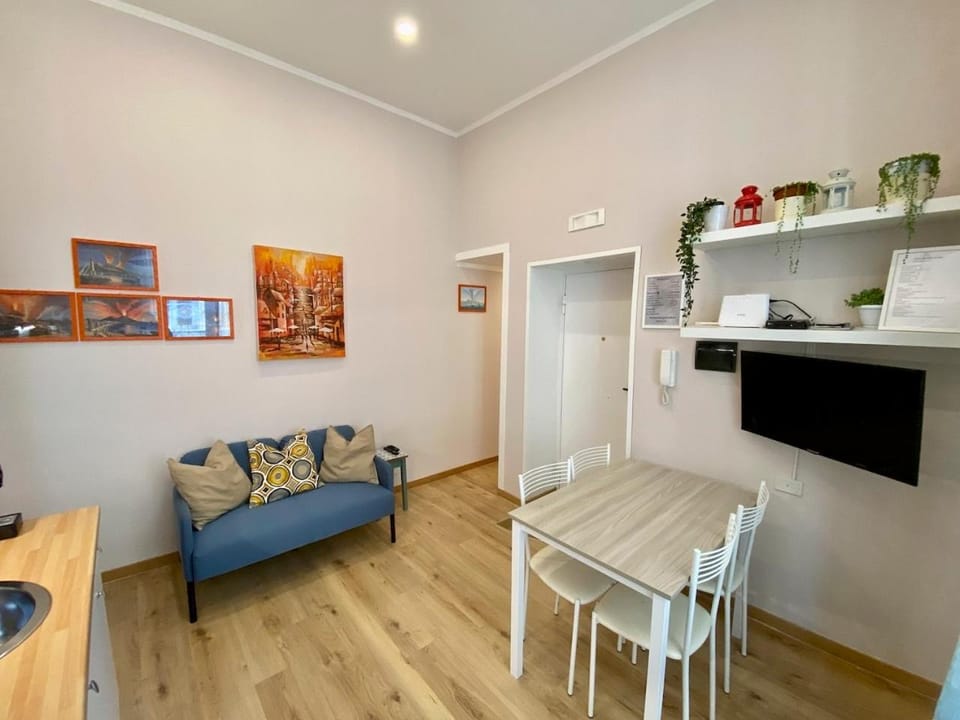Kitchen or kitchenette, Living room, Dining area
