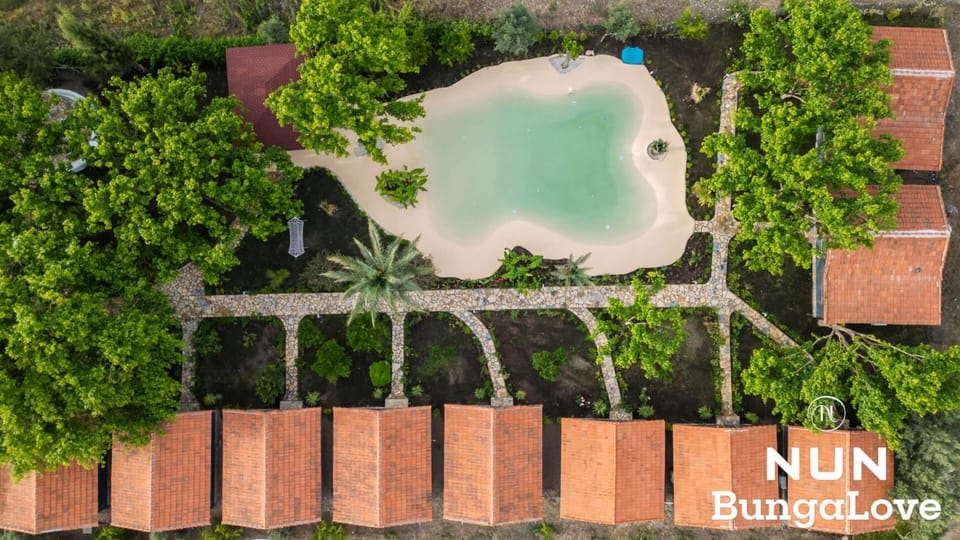 Day, Natural landscape, Pool view, Swimming pool, Swimming pool, sunbed
