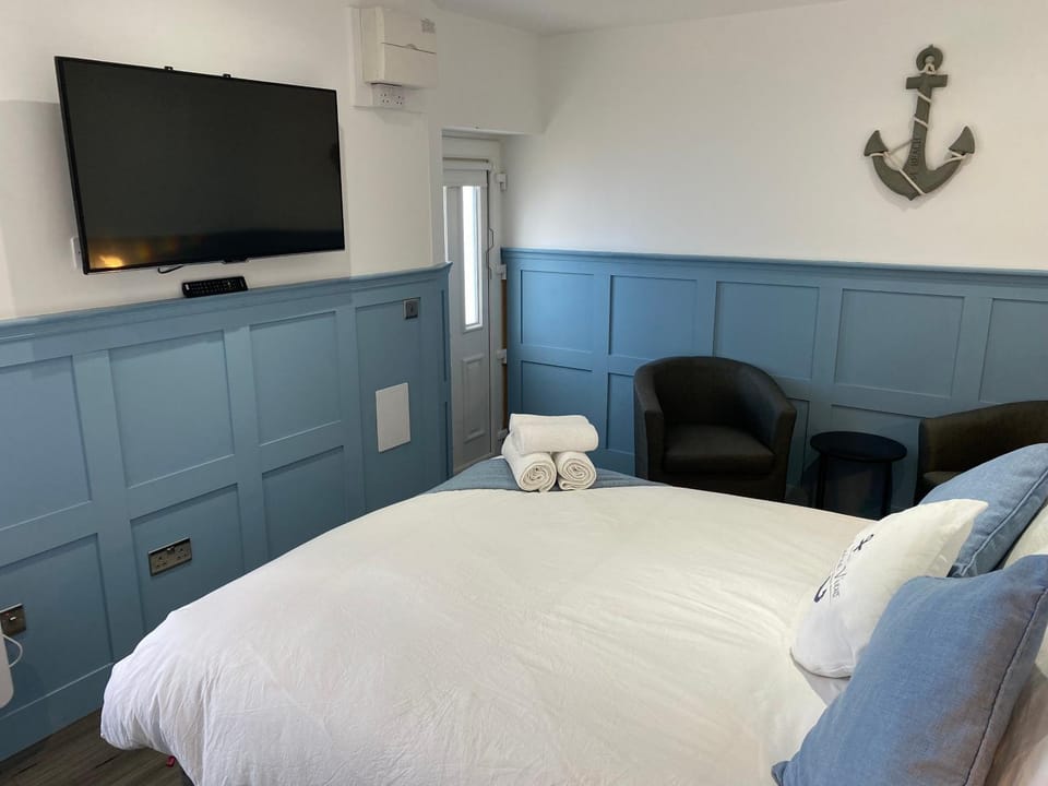 Bed, TV and multimedia