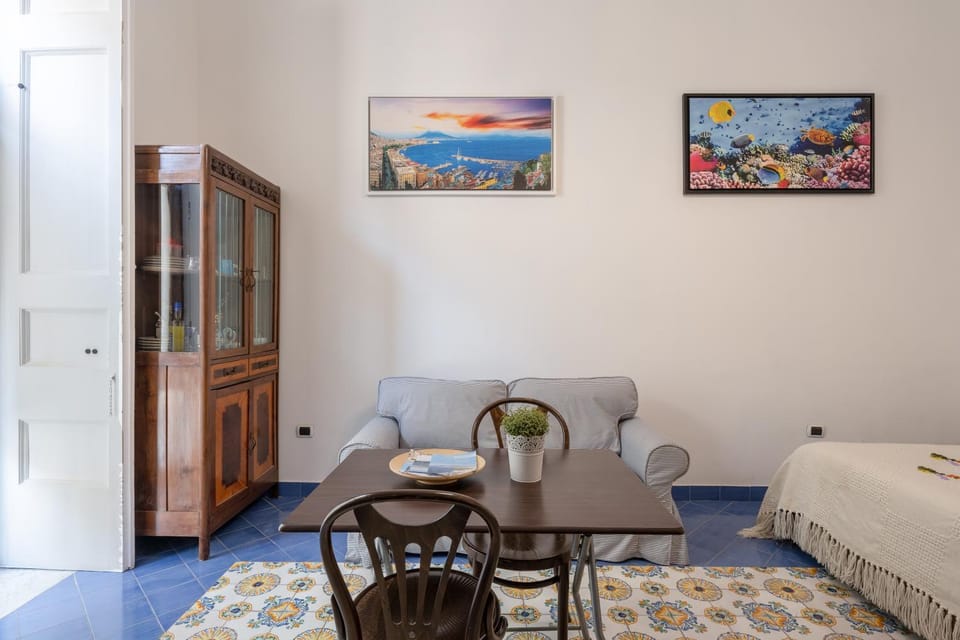 Seating area, Dining area