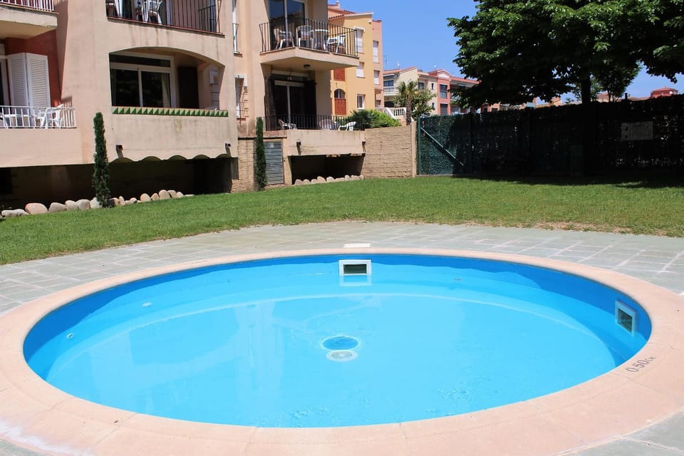 Swimming pool, Swimming pool