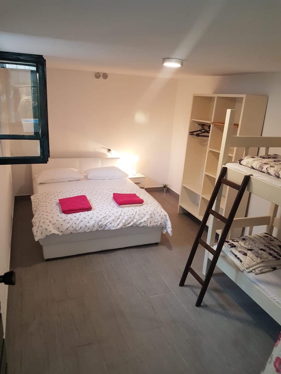 Rafael House in Okrug Gornji