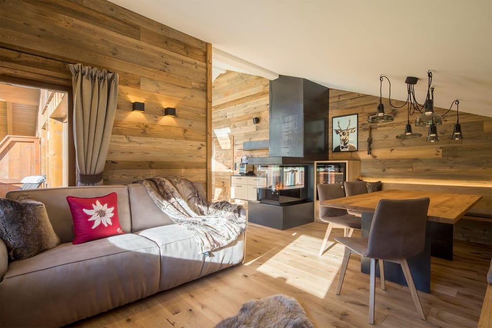 TV and multimedia, Kitchen or kitchenette, Living room, Seating area, Dining area, minibar, air conditioner