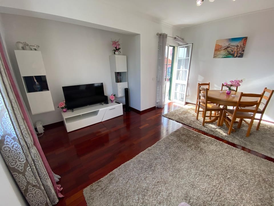 TV and multimedia, Living room, Dining area