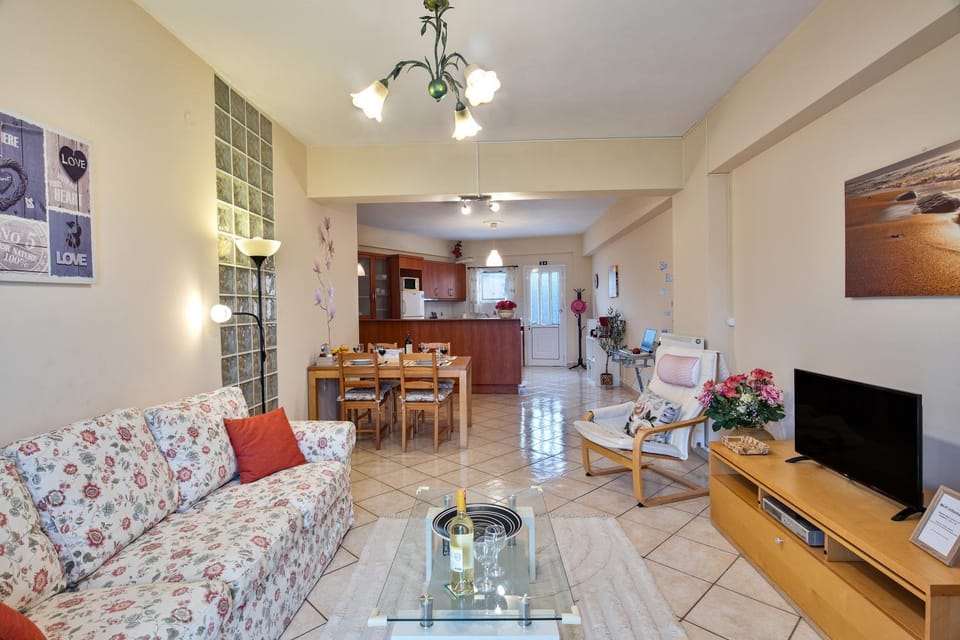 Living room, Dining area, kitchen