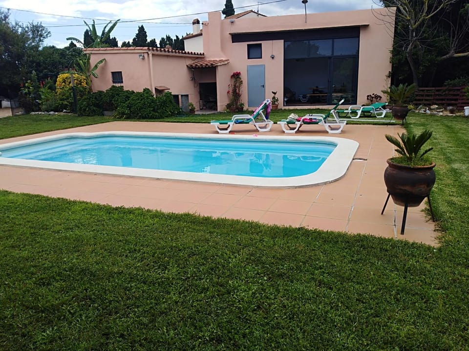 Swimming pool, Swimming pool