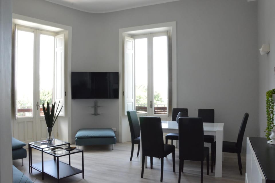 TV and multimedia, Living room, Dining area
