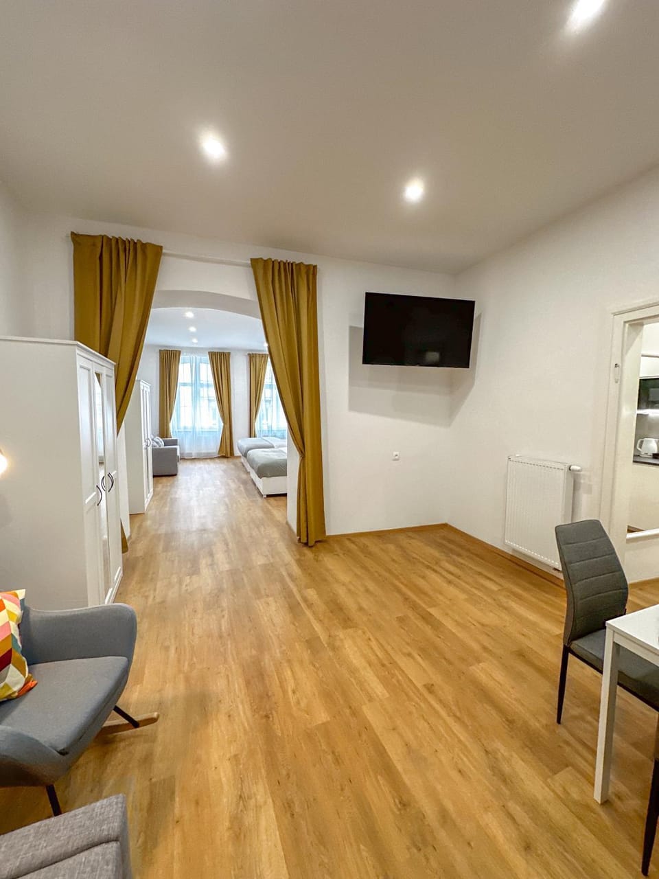 Communal lounge/ TV room, TV and multimedia, Living room, Seating area, Evening entertainment