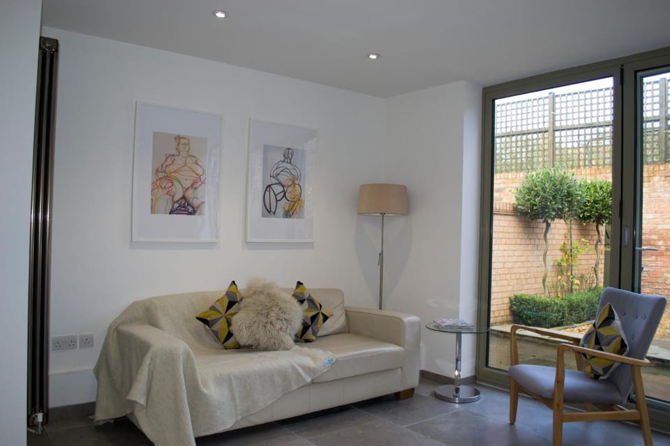 Garden, Living room