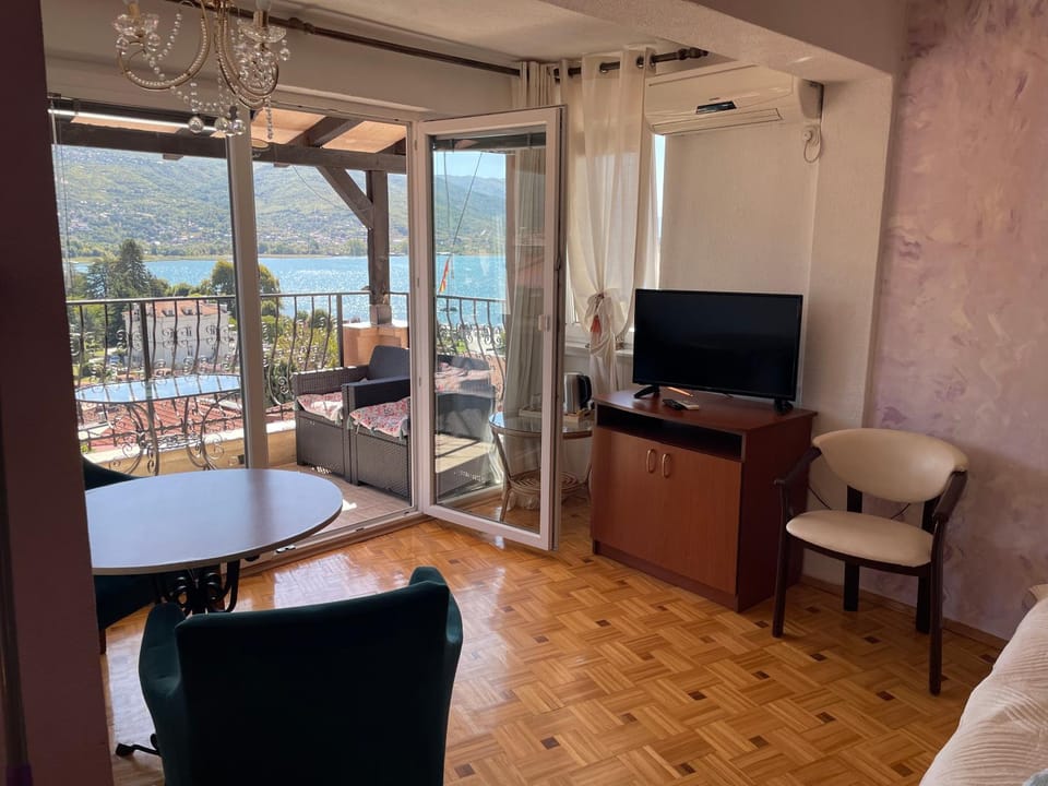 TV and multimedia, View (from property/room), Balcony/Terrace, Seating area