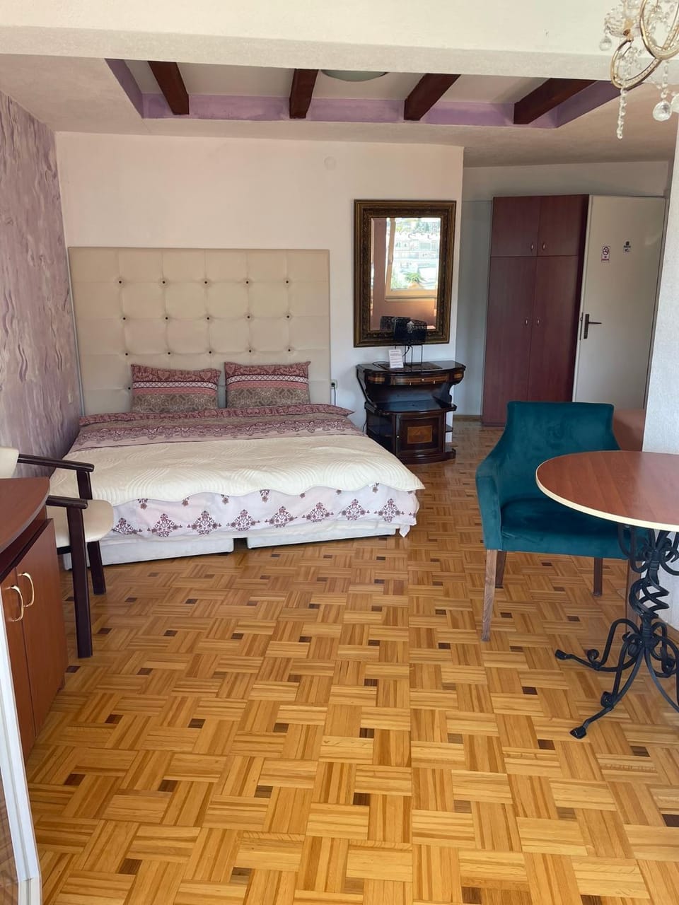 Bed, Photo of the whole room