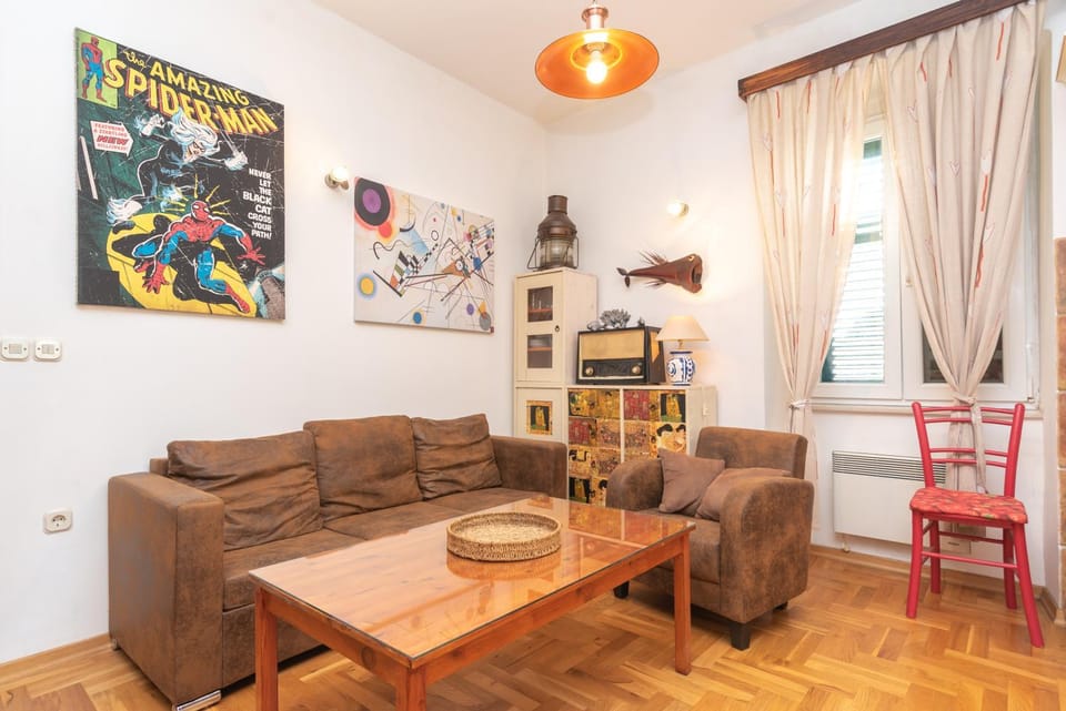 Living room, Seating area