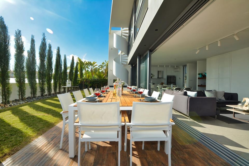 Garden, Living room, Seating area