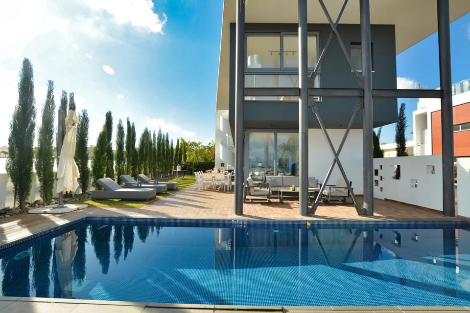 Garden, Seating area, Swimming pool
