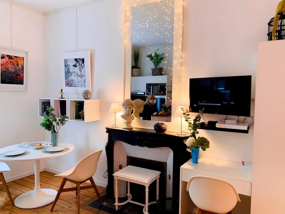 Seating area, Dining area