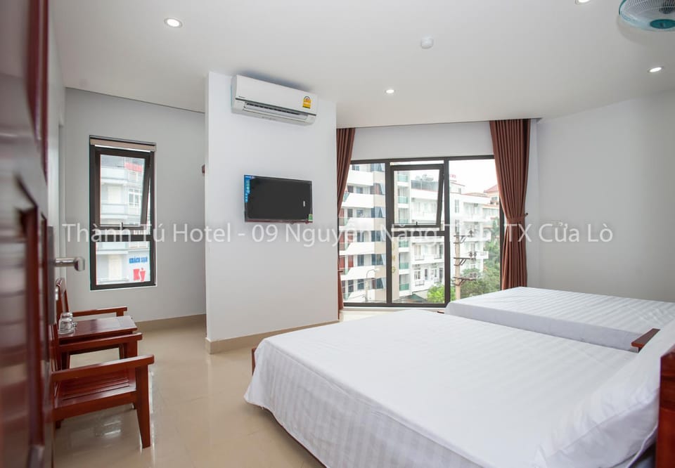 Photo of the whole room, Decorative detail, Bedroom, City view, Street view