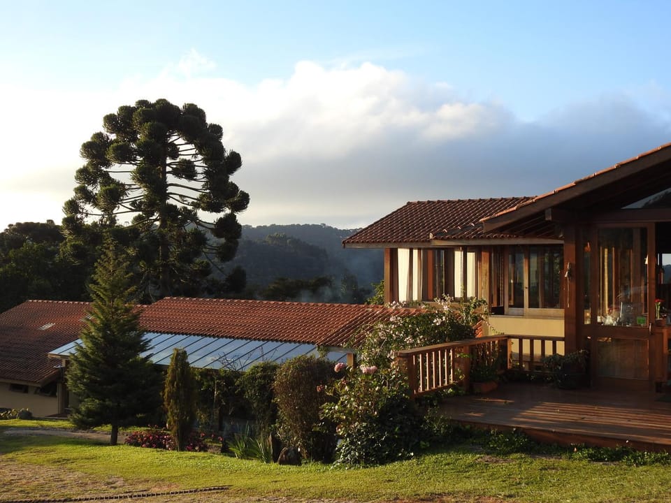 Property building, Facade/entrance, Natural landscape, Garden, Garden view, Mountain view
