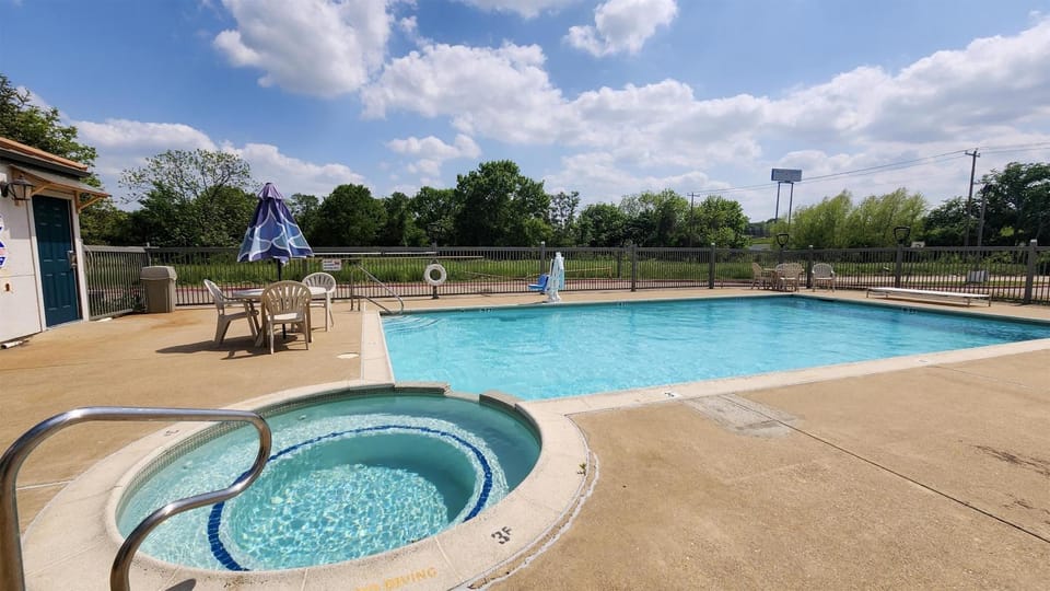 Hot Tub, Pool view, Swimming pool